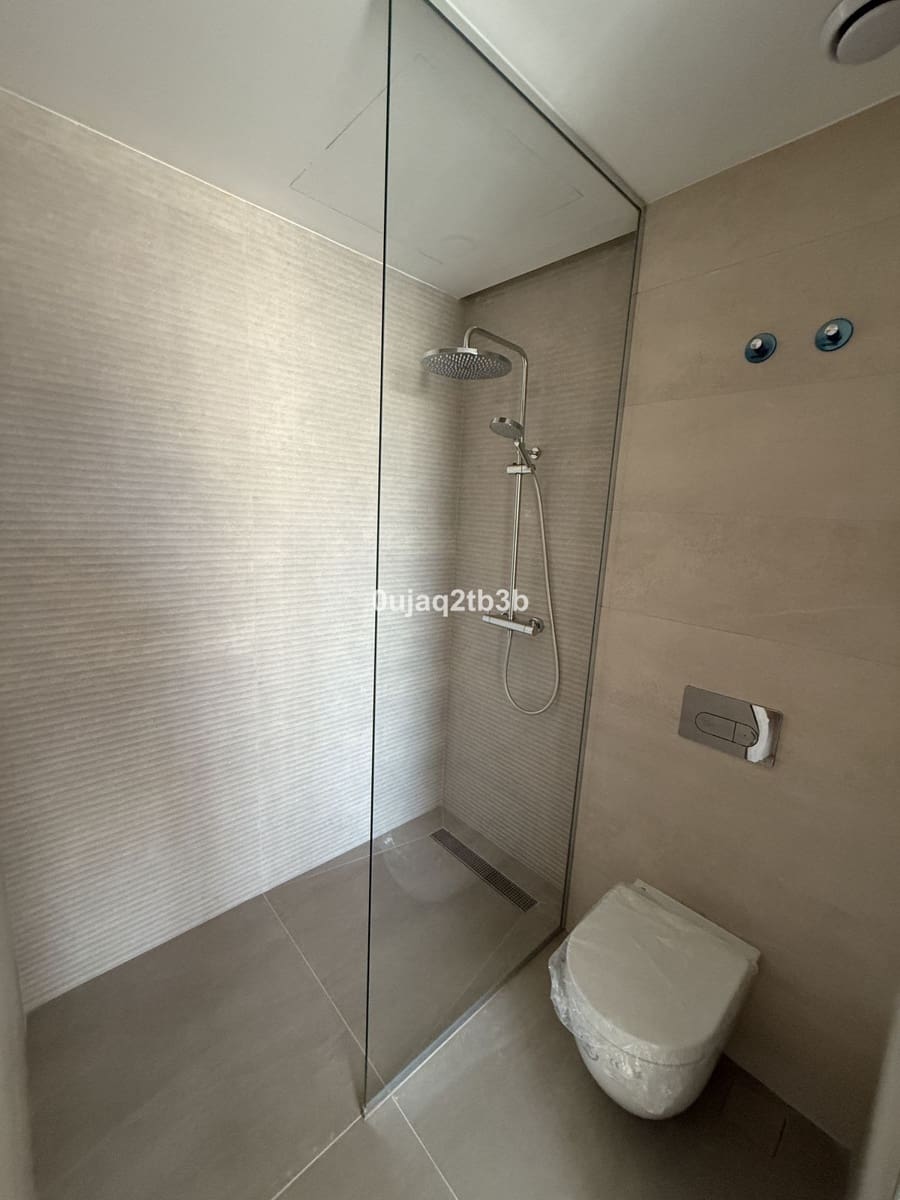 3 bedroom Penthouse for sale in Estepona with pool garage - € 1,175,000 (Ref: 9632793)