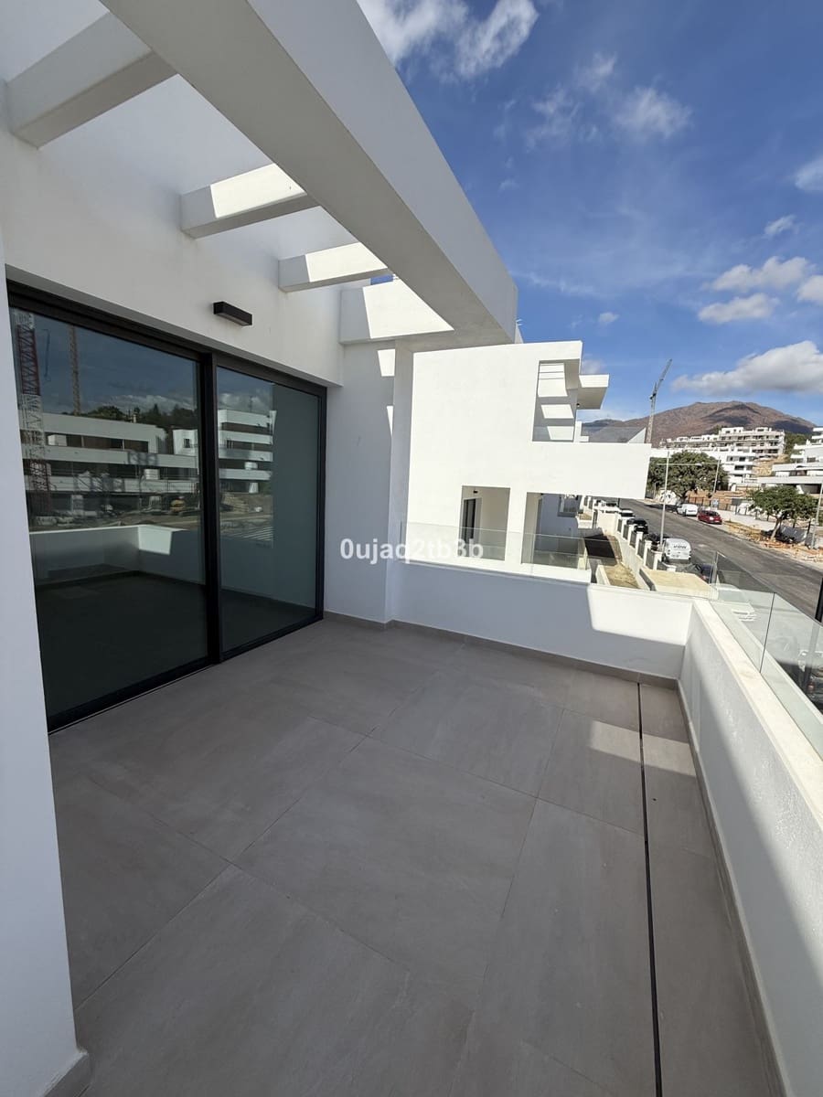3 slaapkamer Penthouse te koop in Estepona met zwembad garage - € 1.175.000 (Ref: 9632793)
