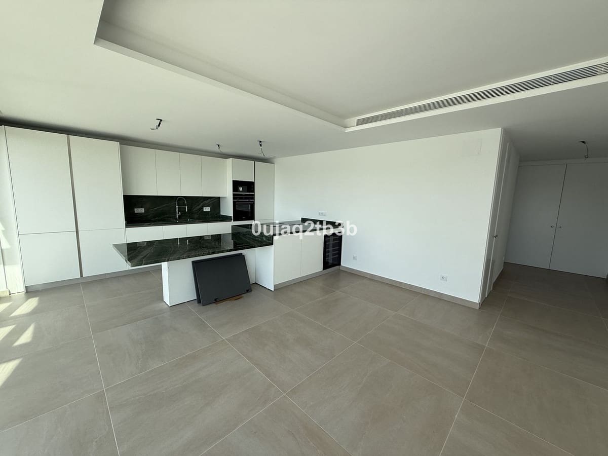 3 bedroom Penthouse for sale in Estepona with pool garage - € 1,175,000 (Ref: 9632793)