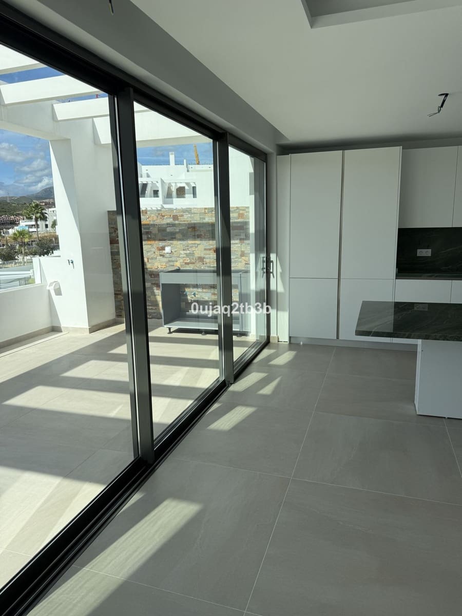 3 bedroom Penthouse for sale in Estepona with pool garage - € 1,175,000 (Ref: 9632793)