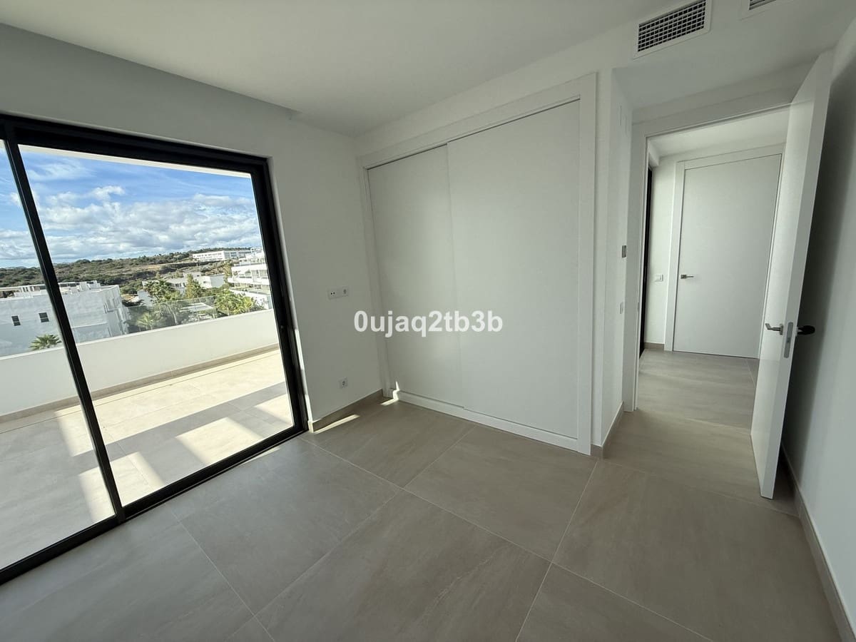 3 bedroom Penthouse for sale in Estepona with pool garage - € 1,175,000 (Ref: 9632793)