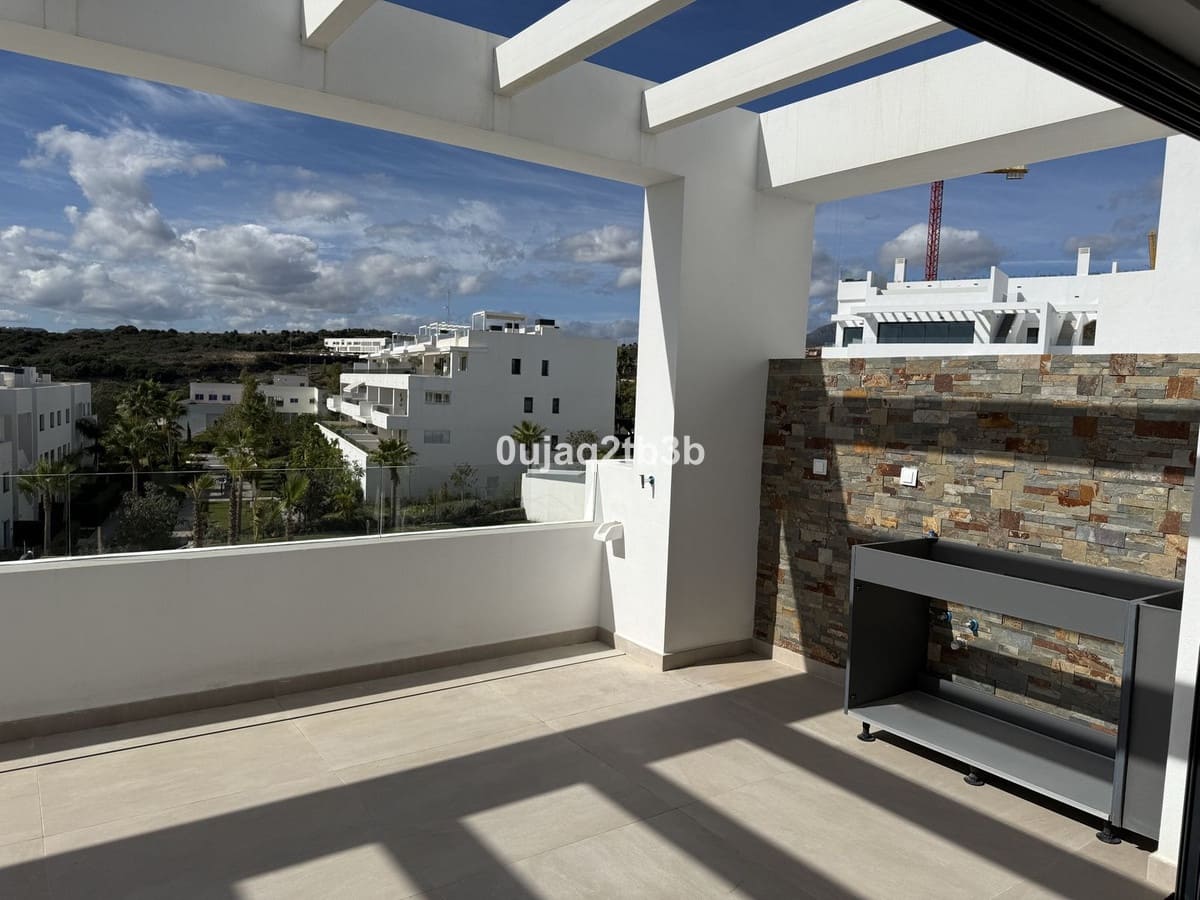 3 bedroom Penthouse for sale in Estepona with pool garage - € 1,175,000 (Ref: 9632793)
