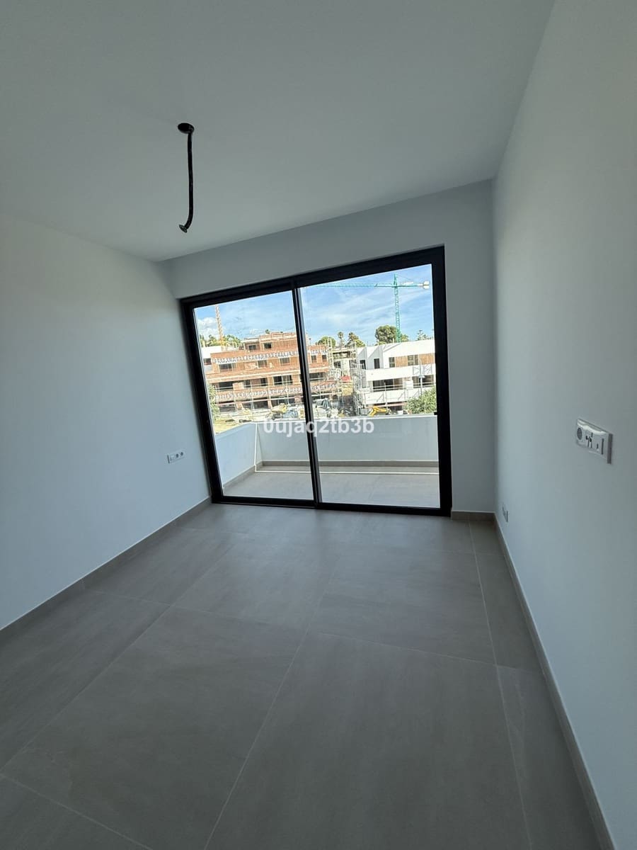 3 soverom Penthouse til salgs i Estepona med svømmebasseng garasje - € 1 100 000 (Ref: 9632794)