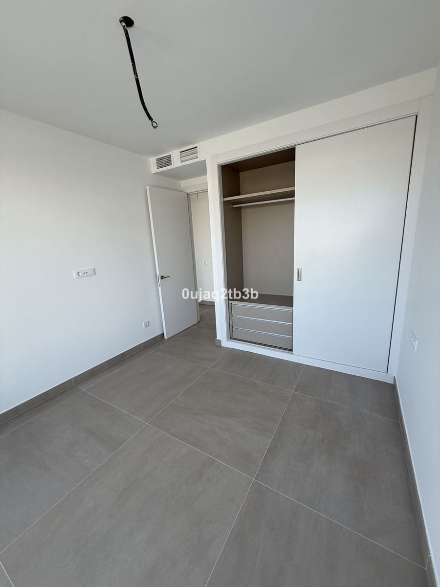 3 soverom Penthouse til salgs i Estepona med svømmebasseng garasje - € 1 100 000 (Ref: 9632794)
