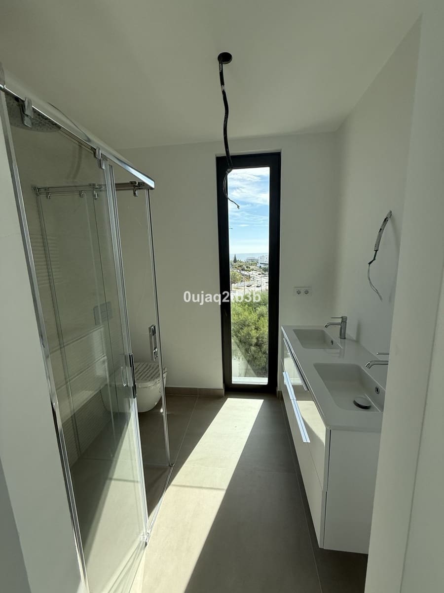 3 soverom Penthouse til salgs i Estepona med svømmebasseng garasje - € 1 100 000 (Ref: 9632794)