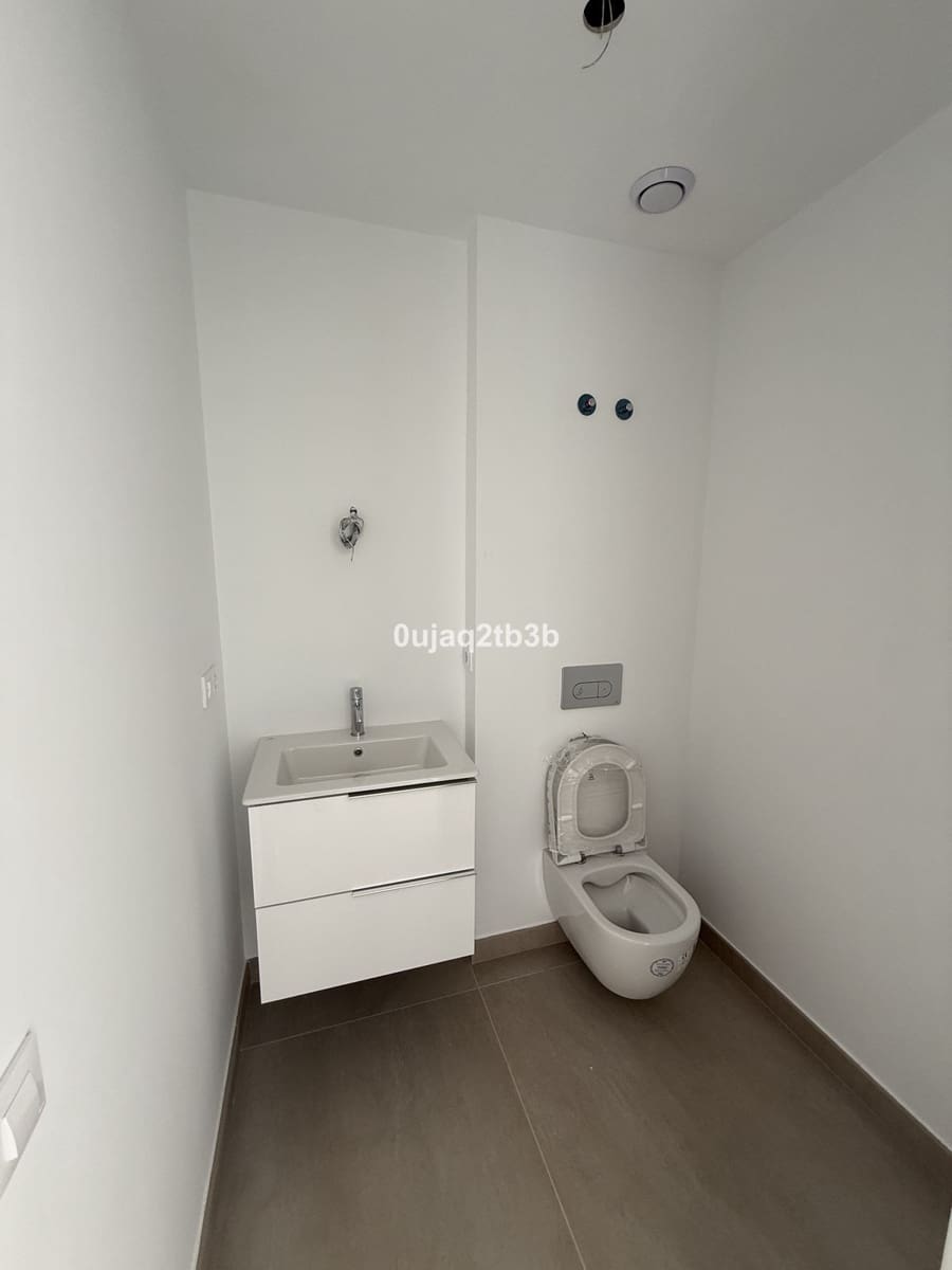 3 bedroom Penthouse for sale in Estepona with pool garage - € 1,100,000 (Ref: 9632794)