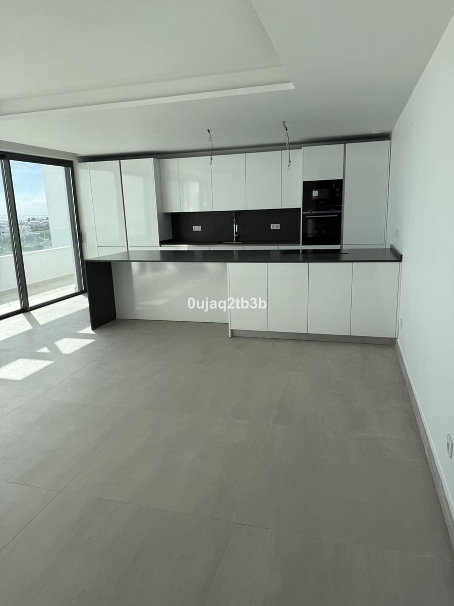2 soverom Penthouse til salgs i Estepona med svømmebasseng garasje - € 975 000 (Ref: 9632795)