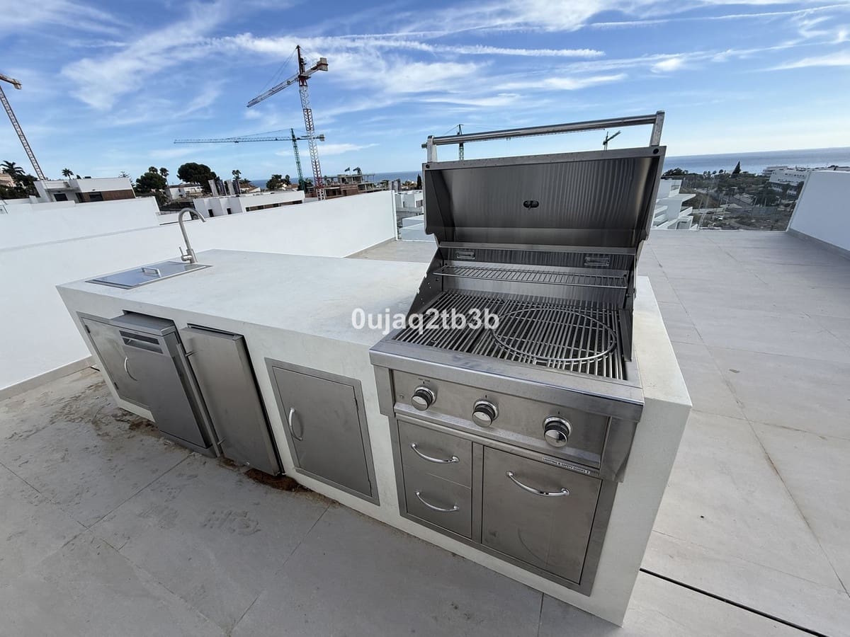 2 soverom Penthouse til salgs i Estepona med svømmebasseng garasje - € 975 000 (Ref: 9632795)