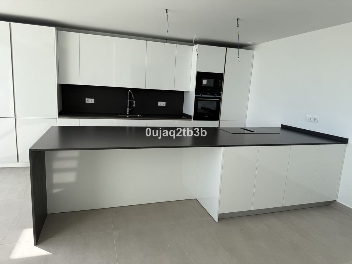 2 bedroom Penthouse for sale in Estepona with pool garage - € 975,000 (Ref: 9632795)