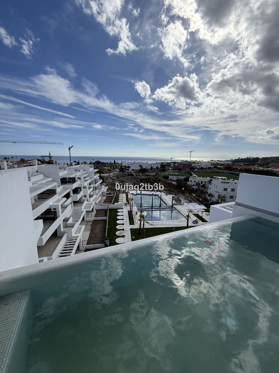 2 bedroom Penthouse for sale in Estepona with pool garage - € 975,000 (Ref: 9632795)