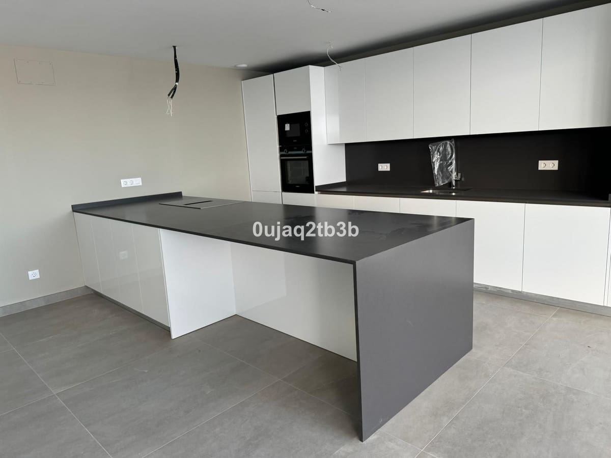 3 sovrum Lägenhet till salu i Estepona med pool garage - 780 000 € (Ref: 9632796)