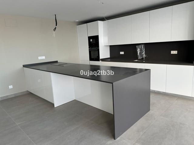 3 quarto Apartamento para venda em Estepona com piscina garagem - 780 000 € (Ref: 9632796)