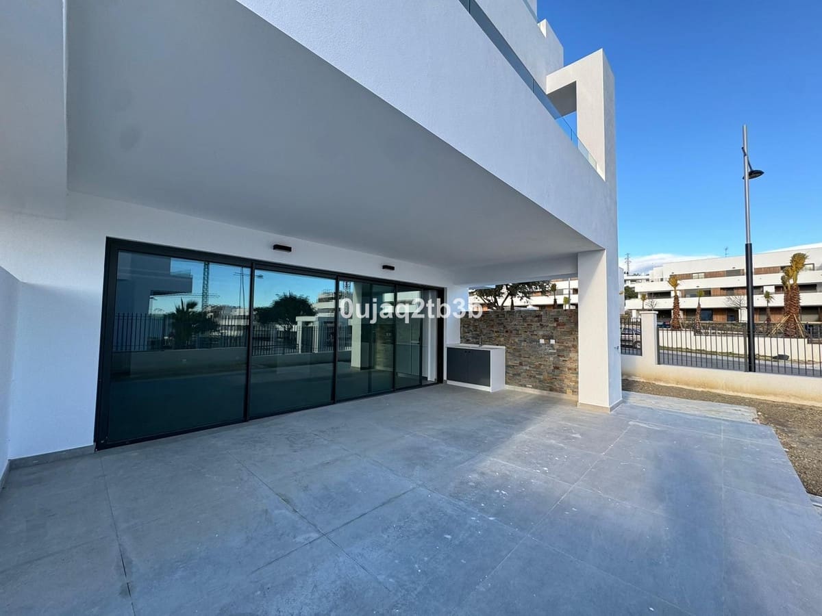 3 sovrum Lägenhet till salu i Estepona med pool garage - 780 000 € (Ref: 9632796)