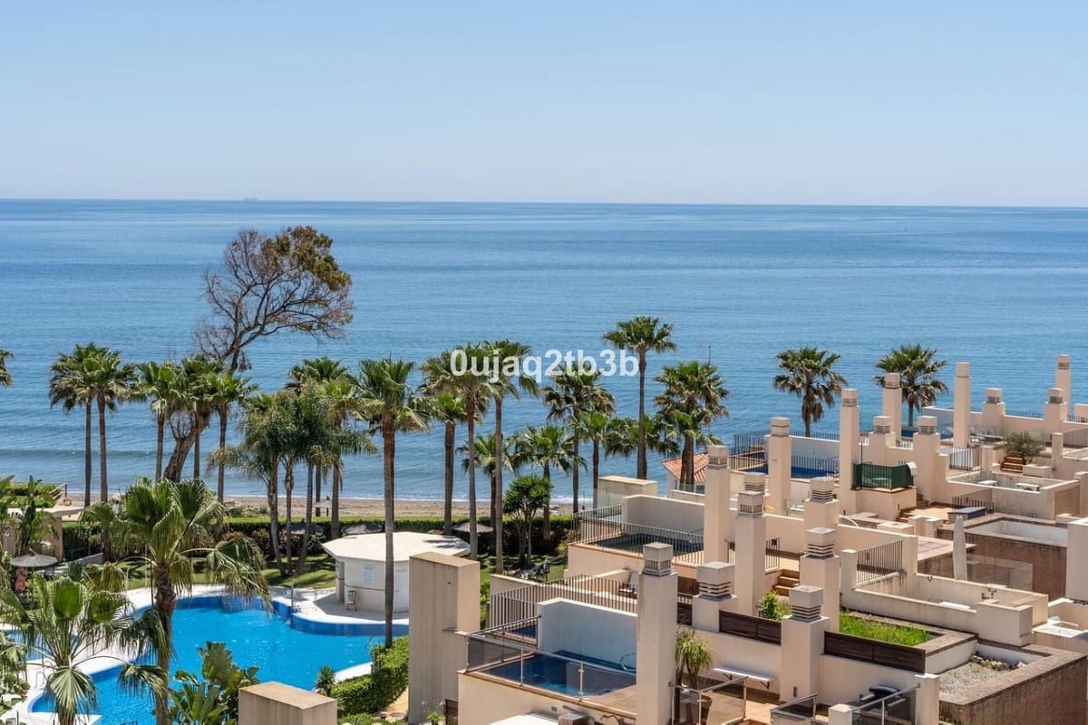 2 bedroom Apartment for sale in Estepona with pool garage - € 630,000 (Ref: 9707971)