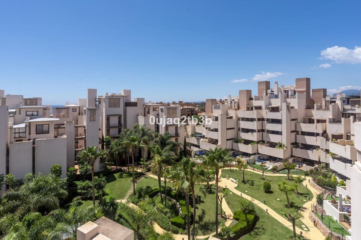 2 bedroom Apartment for sale in Estepona with pool garage - € 630,000 (Ref: 9707971)