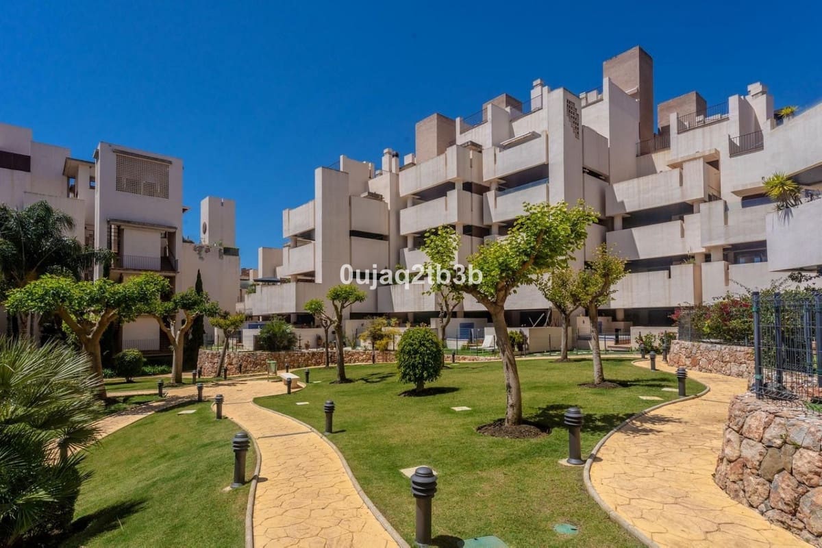 2 bedroom Apartment for sale in Estepona with pool garage - € 630,000 (Ref: 9707971)