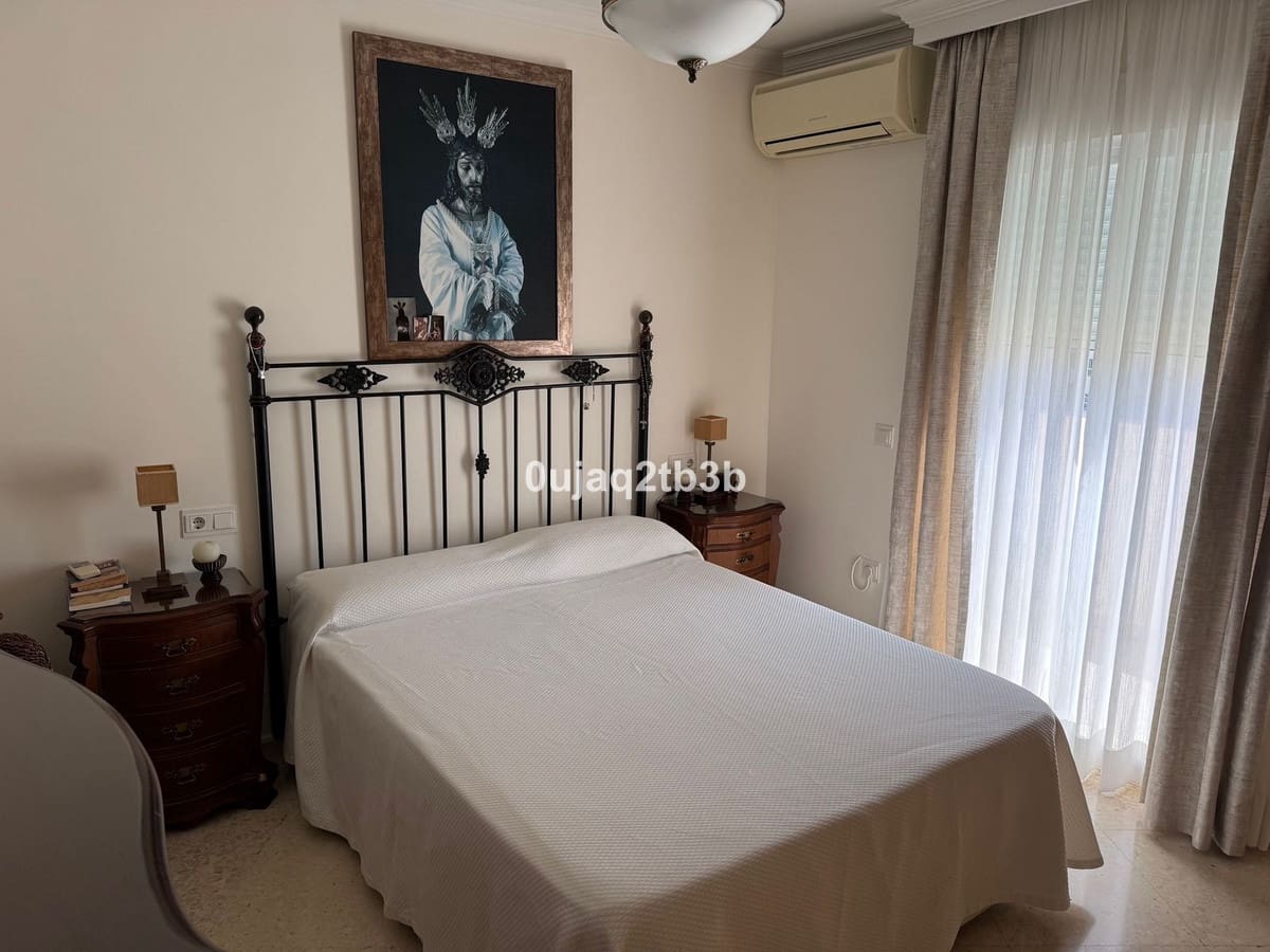 4 bedroom Penthouse for sale in Estepona with pool garage - € 790,000 (Ref: 9713267)