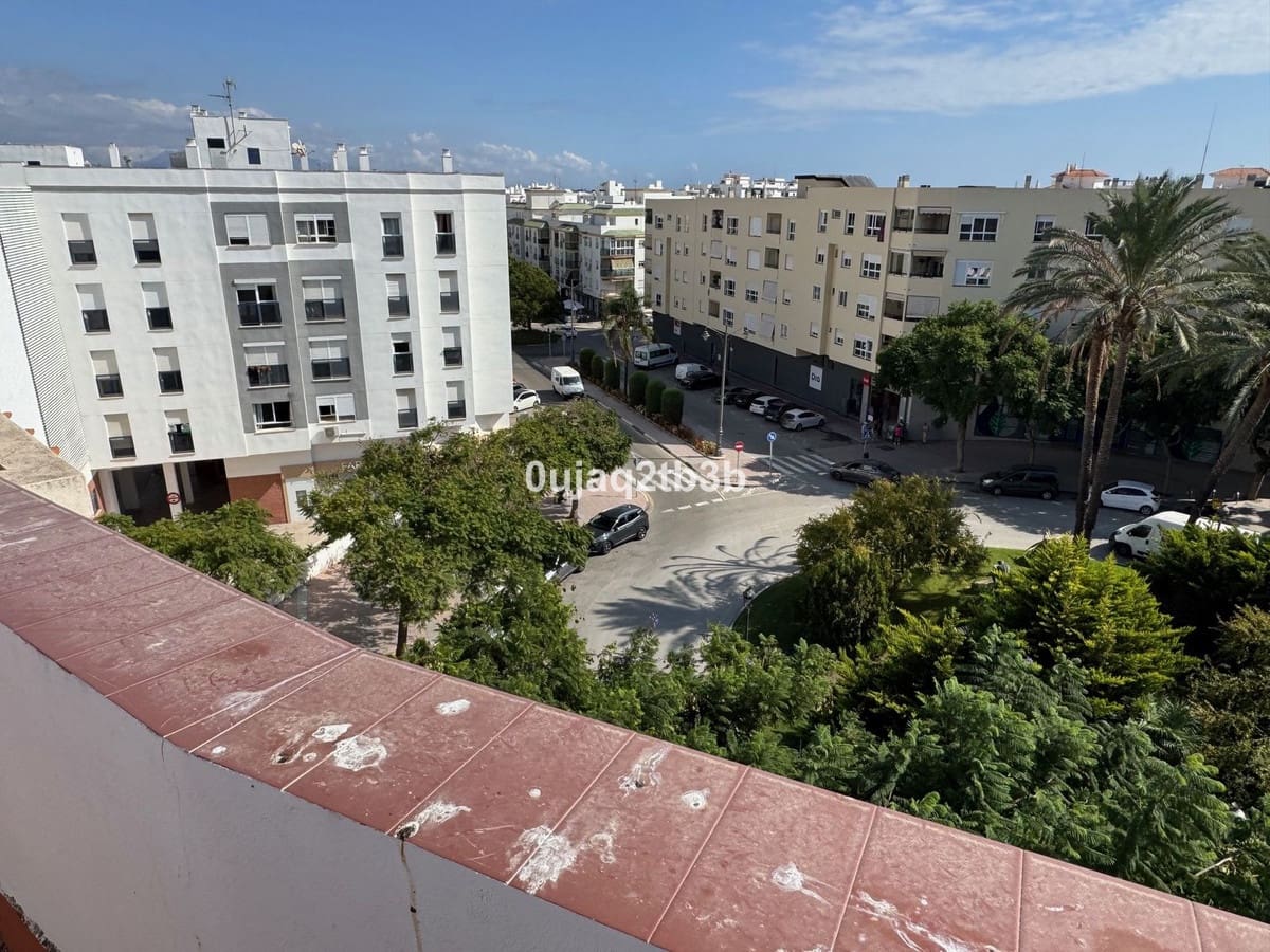 4 bedroom Penthouse for sale in Estepona with pool garage - € 790,000 (Ref: 9713267)