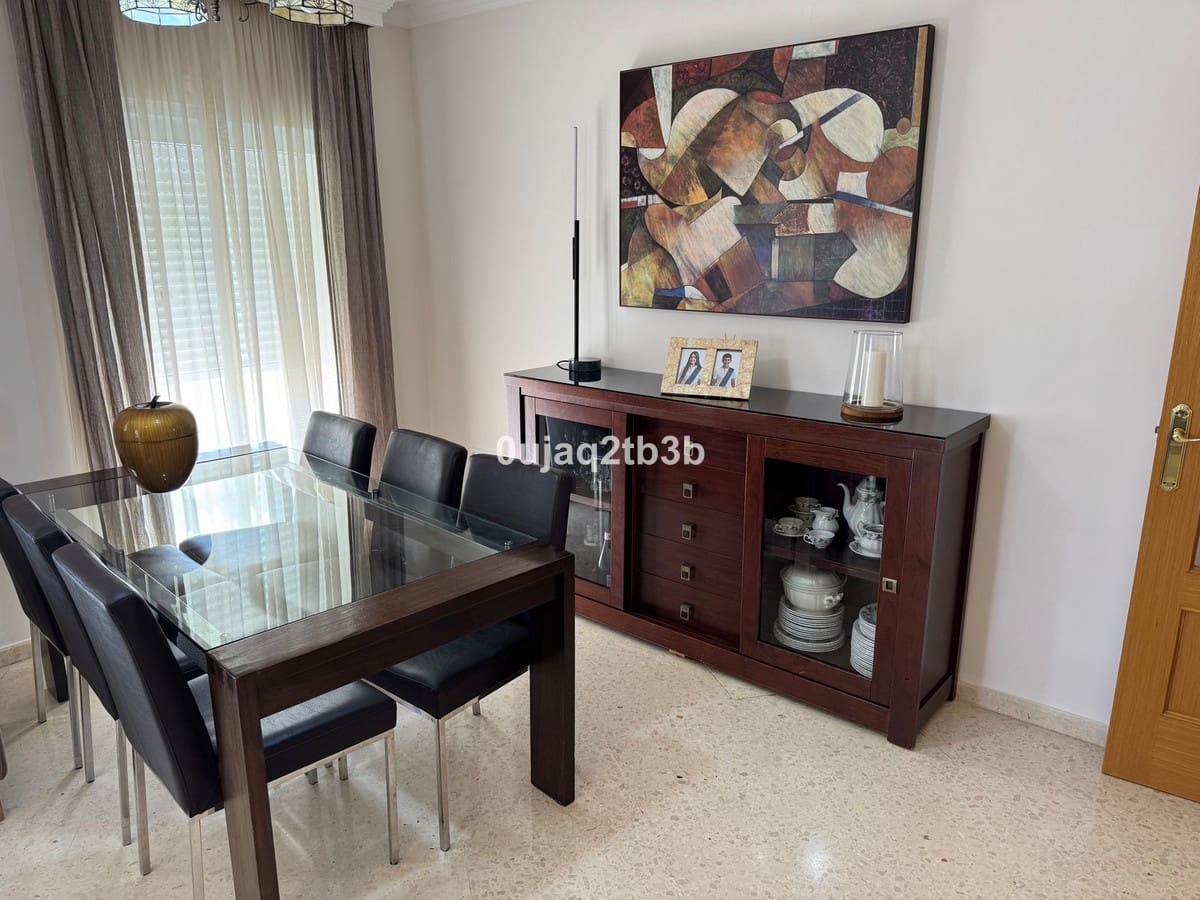 4 bedroom Penthouse for sale in Estepona with pool garage - € 790,000 (Ref: 9713267)