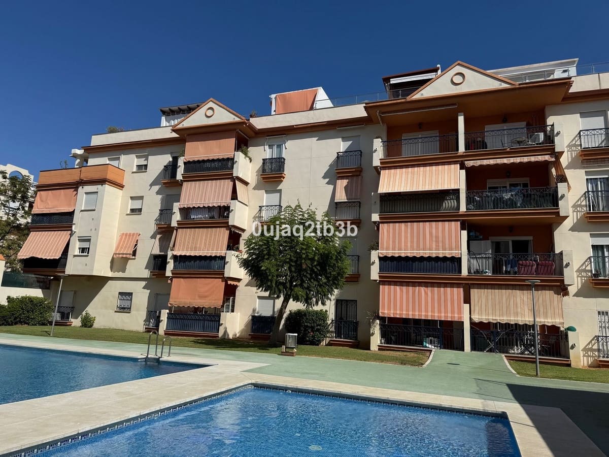 4 bedroom Penthouse for sale in Estepona with pool garage - € 790,000 (Ref: 9713267)
