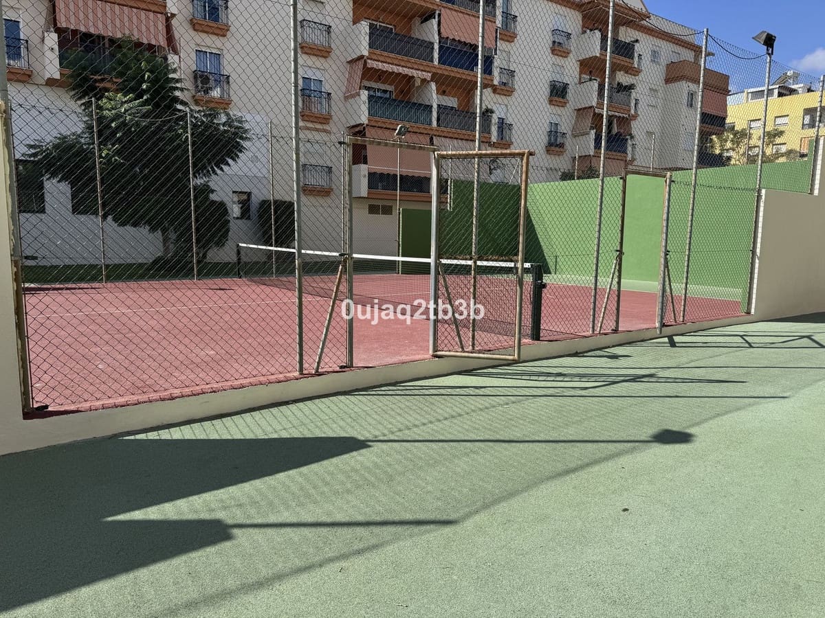 4 bedroom Penthouse for sale in Estepona with pool garage - € 790,000 (Ref: 9713267)