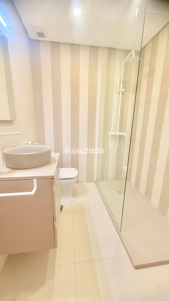 Apartamento de 2 habitaciones en Marbella en venta con piscina garaje - 475.000 € (Ref: 9713879)