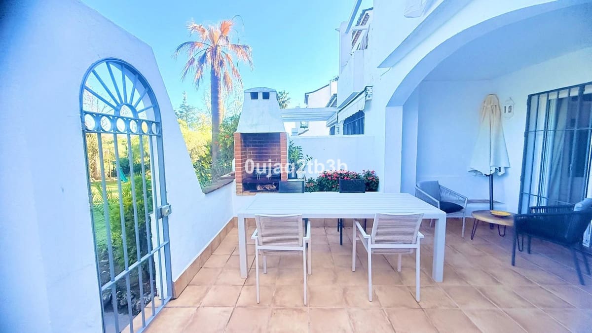 Apartamento de 2 habitaciones en Marbella en venta con piscina garaje - 475.000 € (Ref: 9713879)