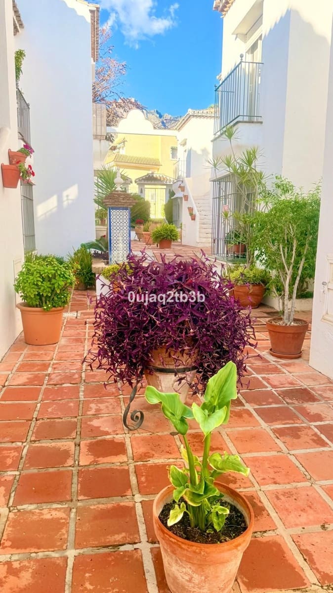 Apartamento de 2 habitaciones en Marbella en venta con piscina garaje - 475.000 € (Ref: 9713879)