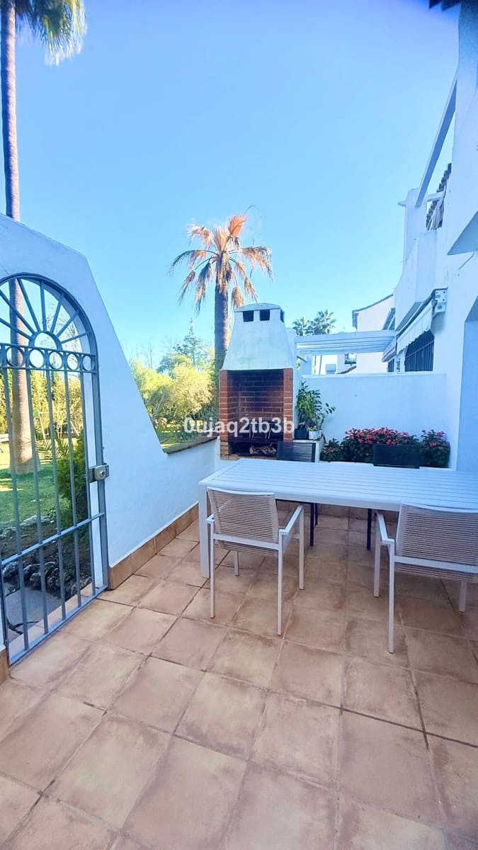 Apartamento de 2 habitaciones en Marbella en venta con piscina garaje - 475.000 € (Ref: 9713879)