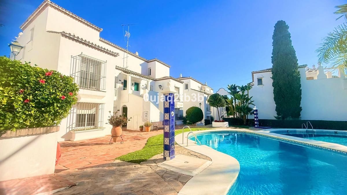 Apartamento de 2 habitaciones en Marbella en venta con piscina garaje - 475.000 € (Ref: 9713879)