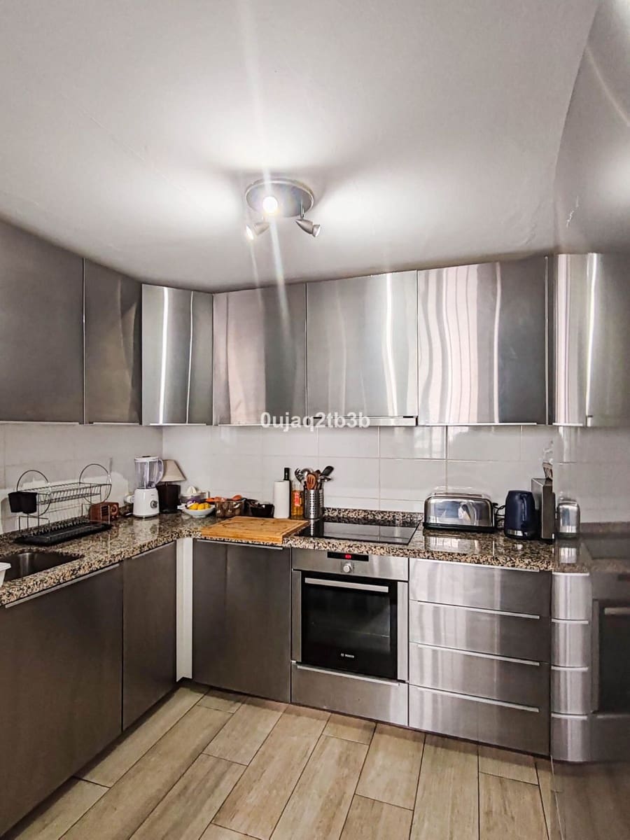 Apartamento de 2 habitaciones en Marbella en venta con piscina garaje - 475.000 € (Ref: 9713879)