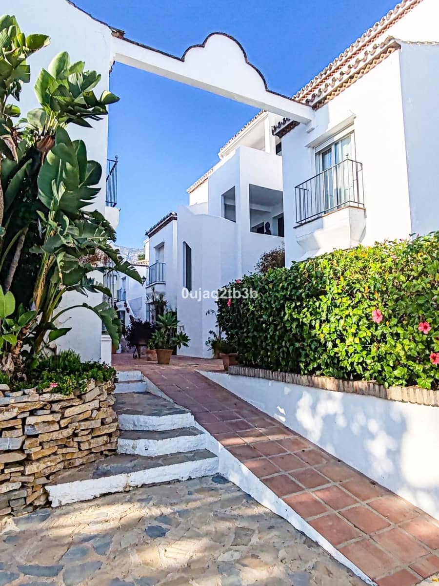 Apartamento de 2 habitaciones en Marbella en venta con piscina garaje - 475.000 € (Ref: 9713879)