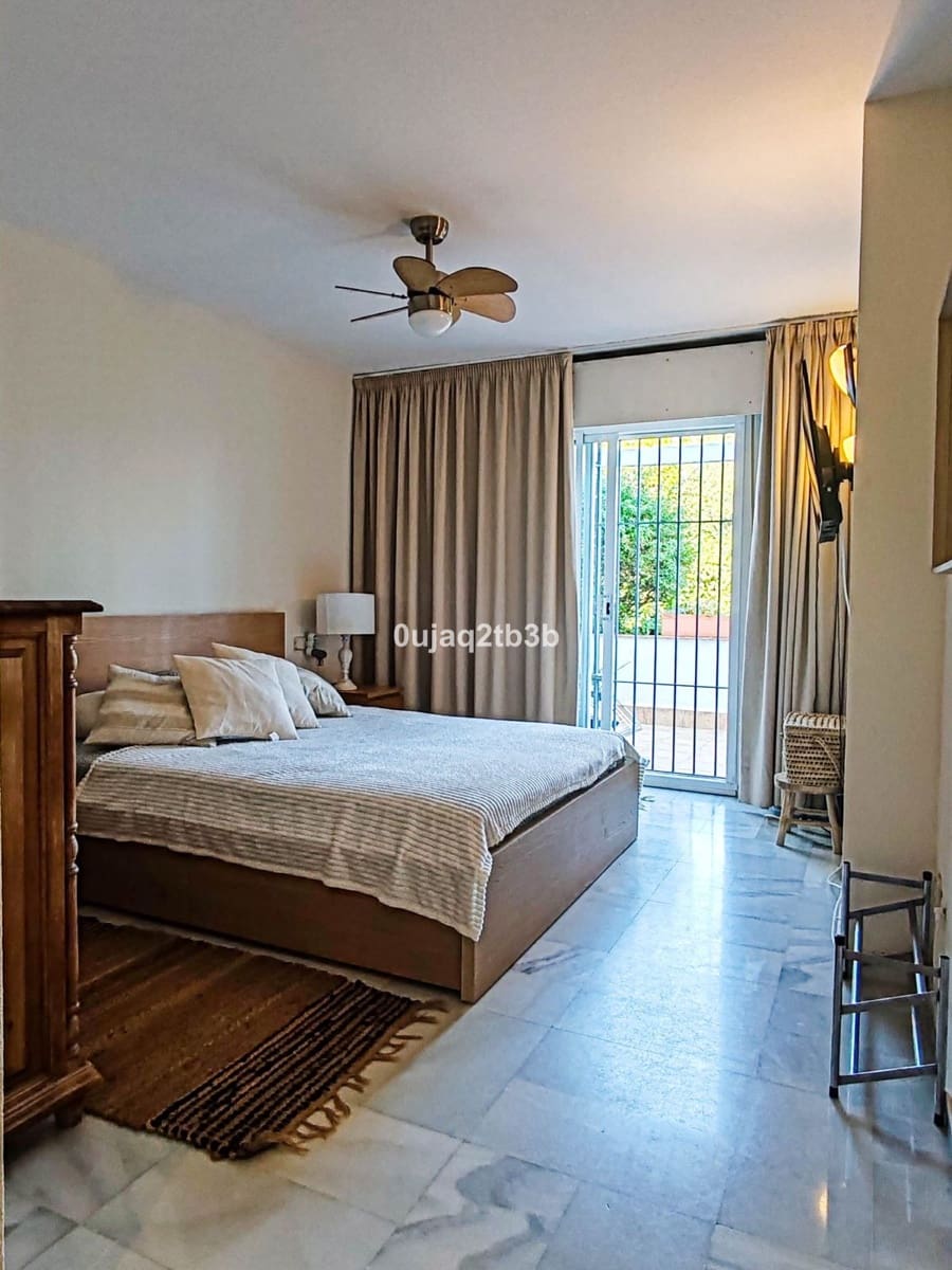 Apartamento de 2 habitaciones en Marbella en venta con piscina garaje - 475.000 € (Ref: 9713879)