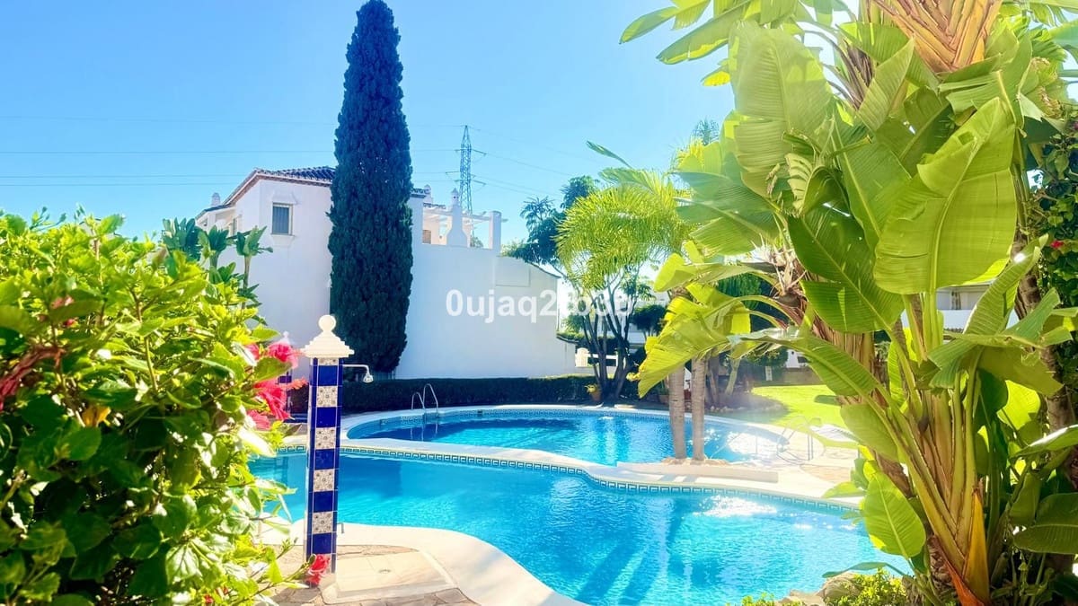 Apartamento de 2 habitaciones en Marbella en venta con piscina garaje - 475.000 € (Ref: 9713879)