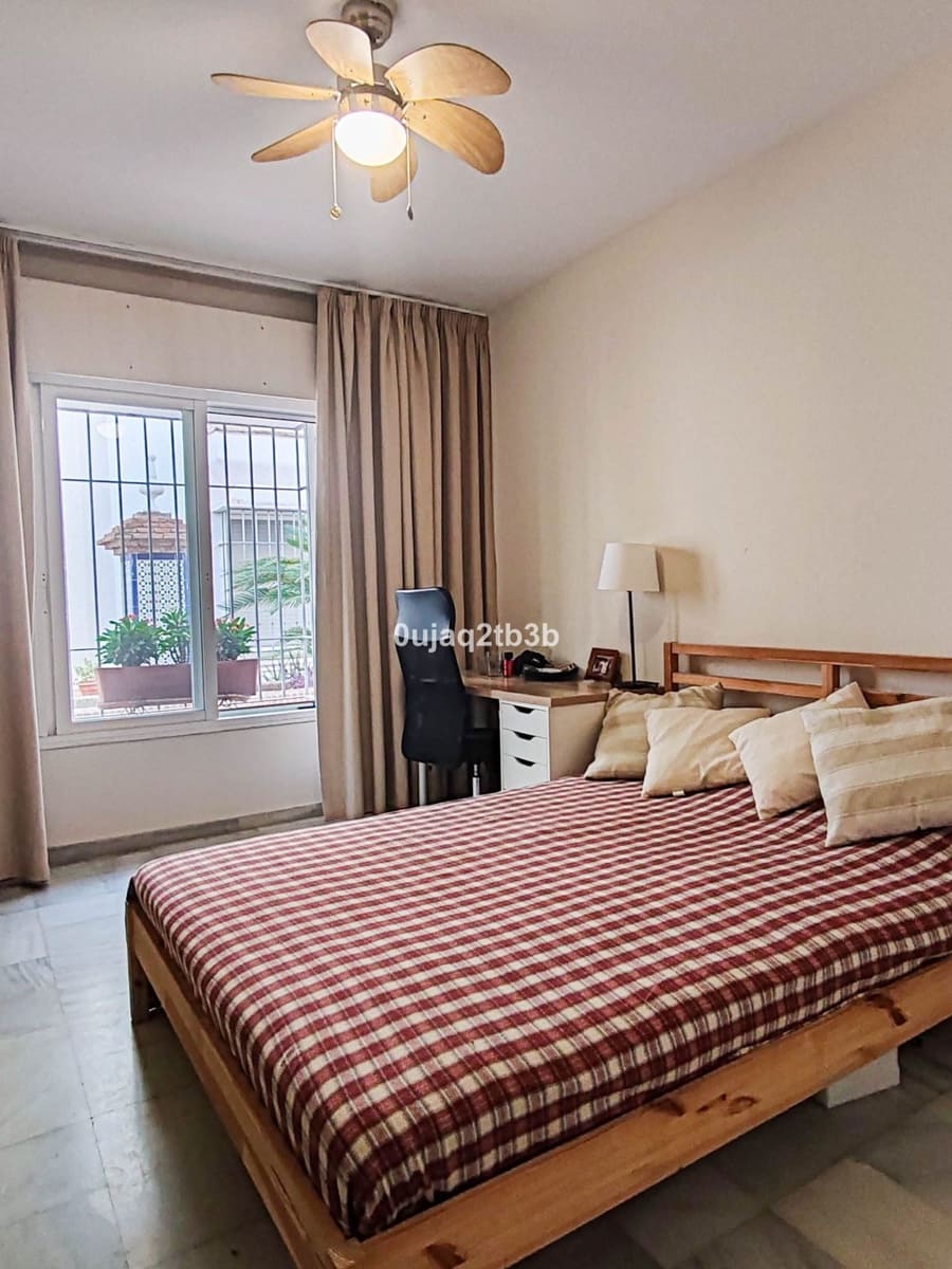 Apartamento de 2 habitaciones en Marbella en venta con piscina garaje - 475.000 € (Ref: 9713879)