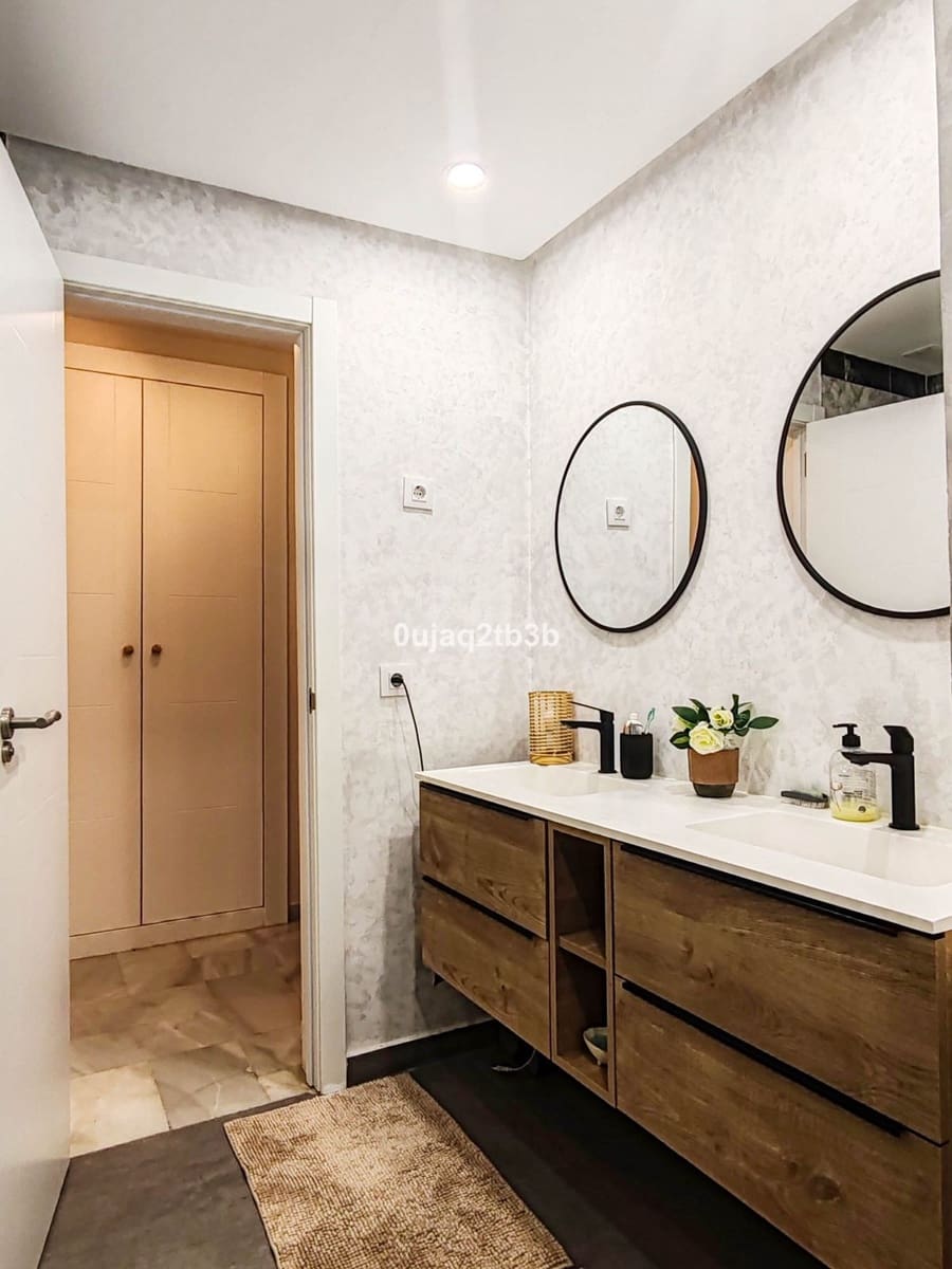 Apartamento de 2 habitaciones en Marbella en venta con piscina garaje - 475.000 € (Ref: 9713879)