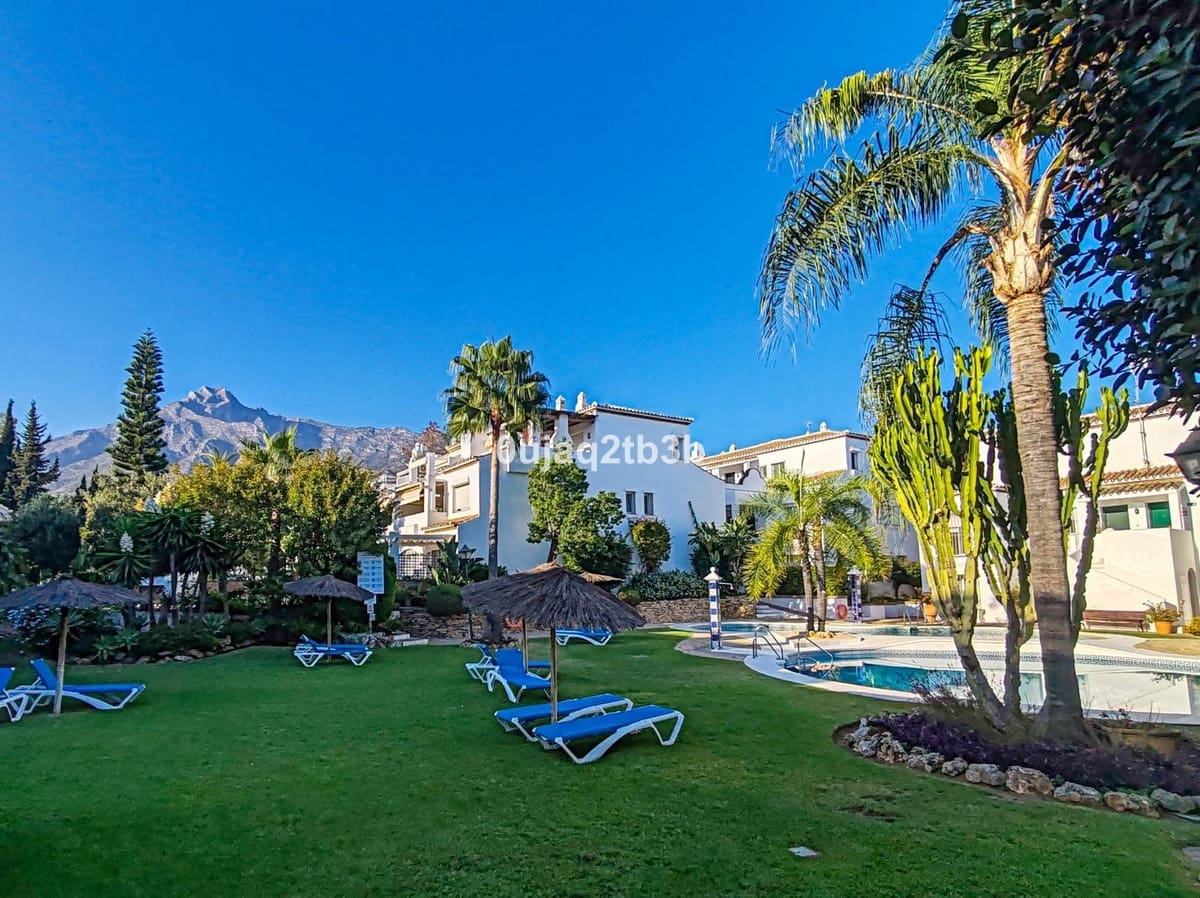 Apartamento de 2 habitaciones en Marbella en venta con piscina garaje - 475.000 € (Ref: 9713879)