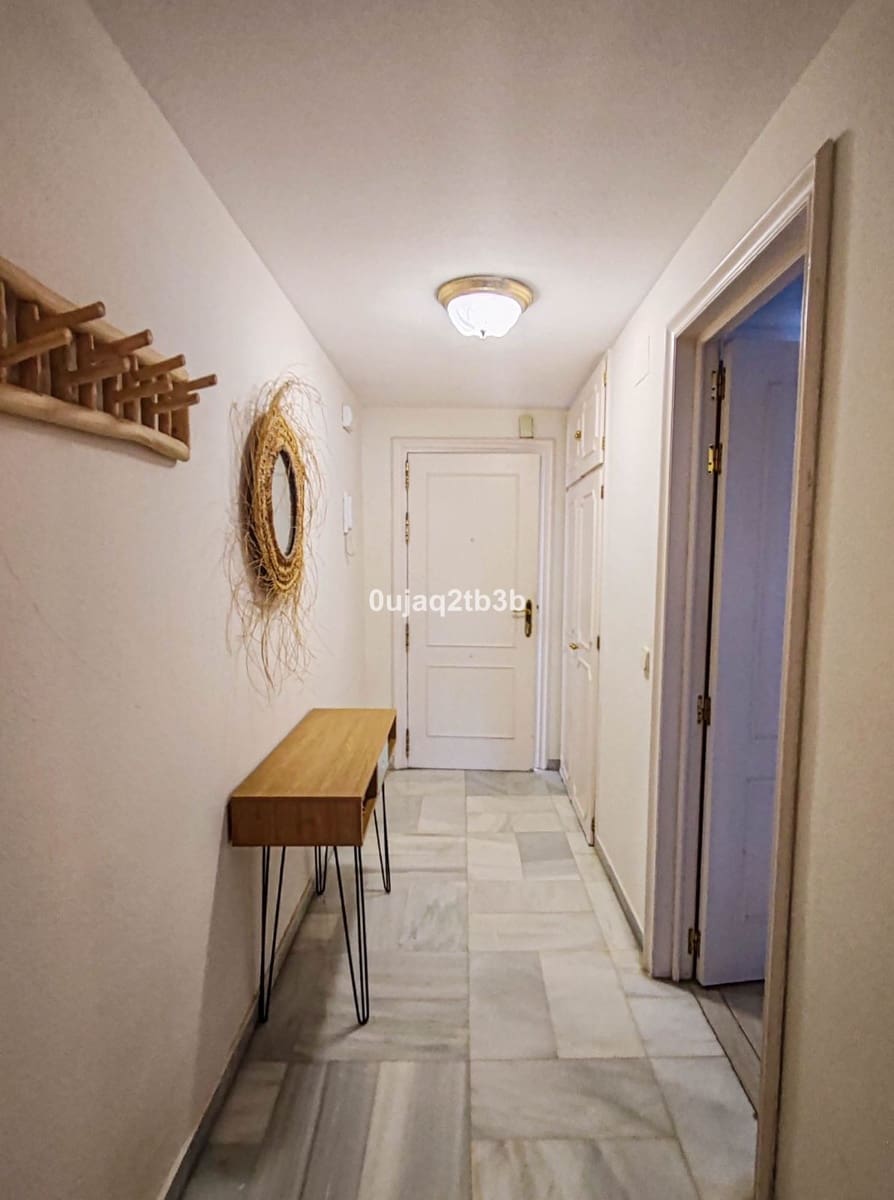 Apartamento de 2 habitaciones en Marbella en venta con piscina garaje - 475.000 € (Ref: 9713879)