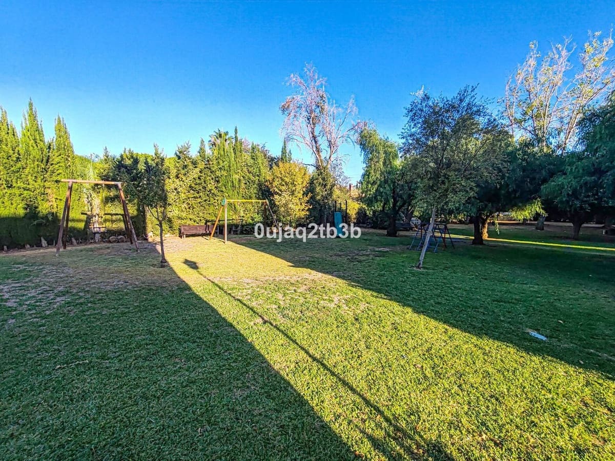 Apartamento de 2 habitaciones en Marbella en venta con piscina garaje - 475.000 € (Ref: 9713879)
