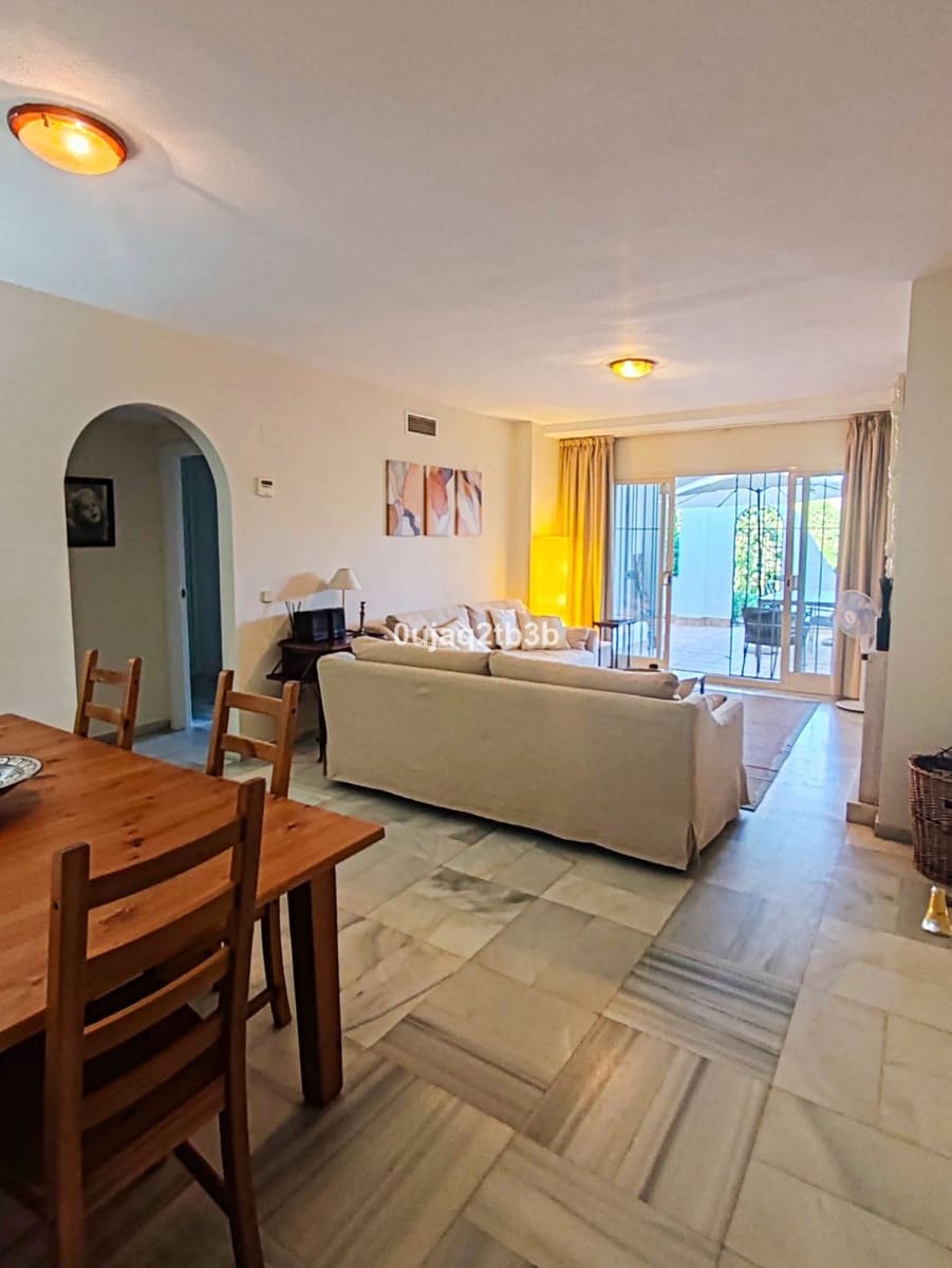 Apartamento de 2 habitaciones en Marbella en venta con piscina garaje - 475.000 € (Ref: 9713879)