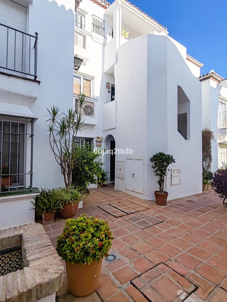 Apartamento de 2 habitaciones en Marbella en venta con piscina garaje - 475.000 € (Ref: 9713879)