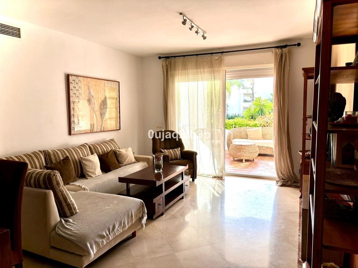 Apartamento de 2 habitaciones en Estepona en alquiler vacacional con piscina - 840 € (Ref: 9737296)