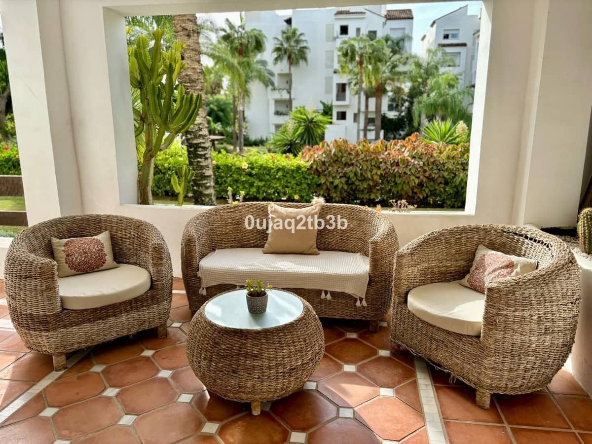 Apartamento de 2 habitaciones en Estepona en alquiler vacacional con piscina - 840 € (Ref: 9737296)