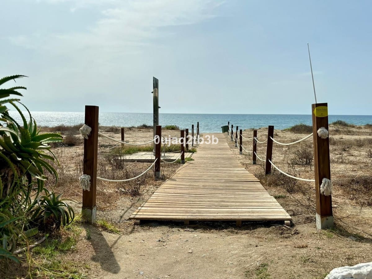 Apartamento de 2 habitaciones en Estepona en alquiler vacacional con piscina - 840 € (Ref: 9737296)