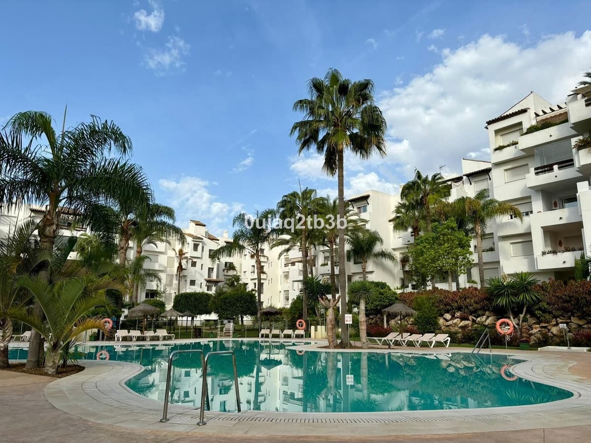 Apartamento de 2 habitaciones en Estepona en alquiler vacacional con piscina - 840 € (Ref: 9737296)