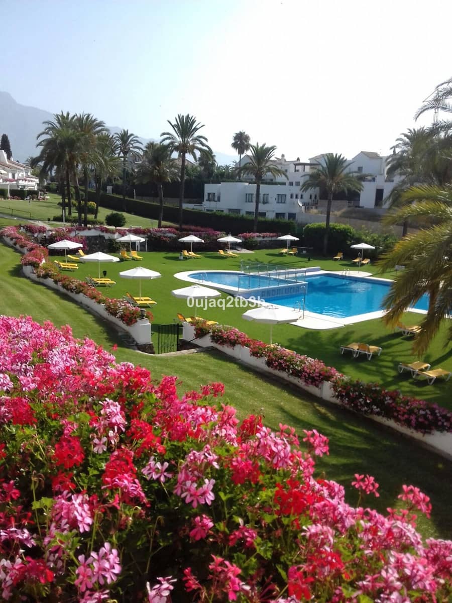 2 bedroom Apartment for sale in Nueva Andalucia - € 565,000 (Ref: 9747218)