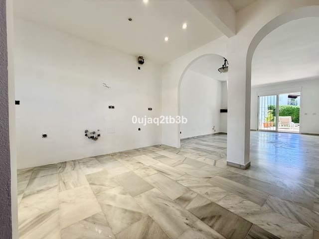 2 sovrum Lägenhet till salu i Nueva Andalucia, Marbella med pool garage - 565 000 € (Ref: 9747218)