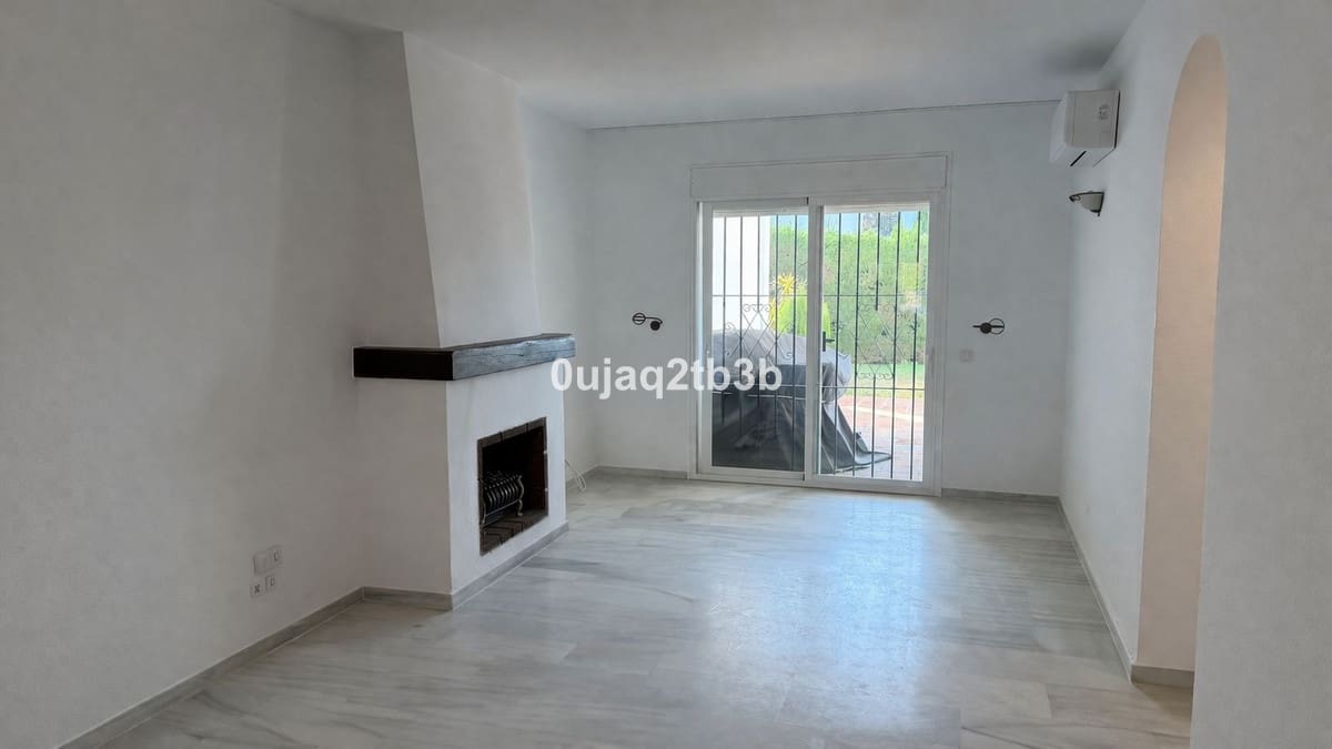 2 makuuhuone Huoneisto myytävänä paikassa Nueva Andalucia mukana uima-altaan 
autotalli - 565 000 € (Ref: 9747218)