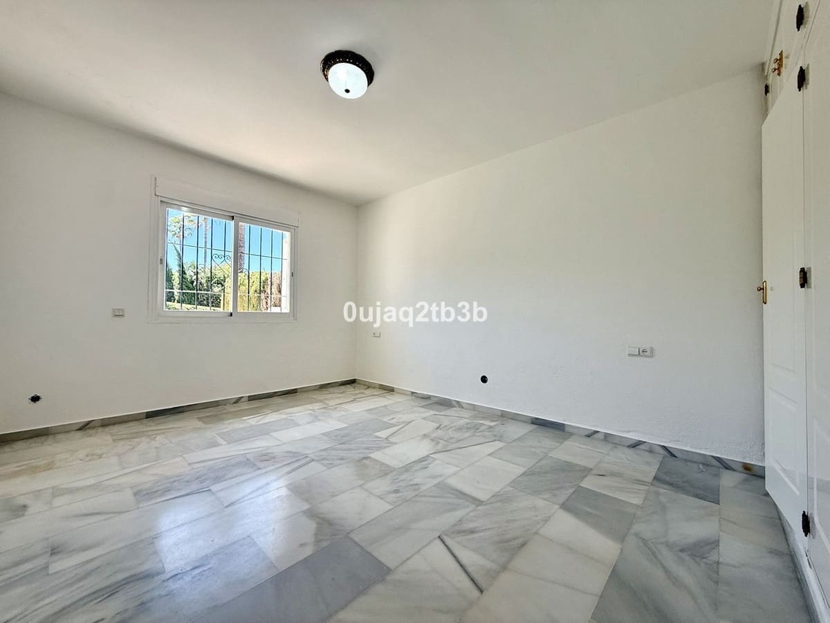 2 makuuhuone Huoneisto myytävänä paikassa Nueva Andalucia mukana uima-altaan 
autotalli - 565 000 € (Ref: 9747218)