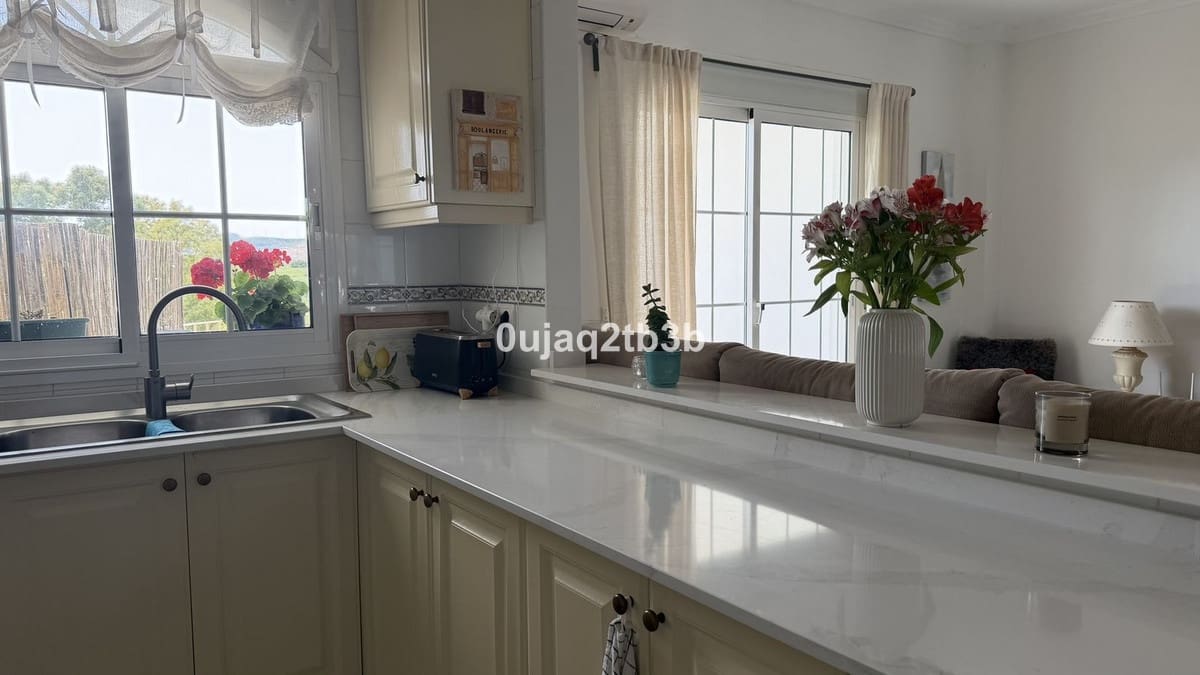 2 chambre Appartement à vendre à Estepona avec piscine garage - 325 000 € (Ref: 9789437)